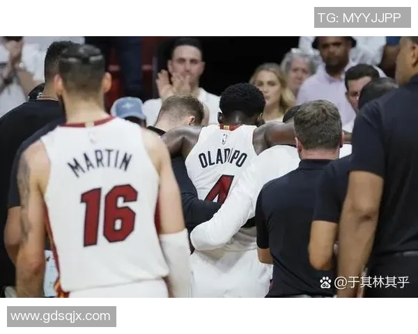 鲍尔在对阵尼克斯的精彩表现引发球迷热议与媒体关注