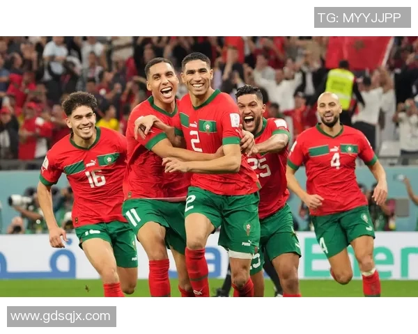 阿什拉夫与戴维斯的对决谁能在足球场上赢得胜利与荣耀